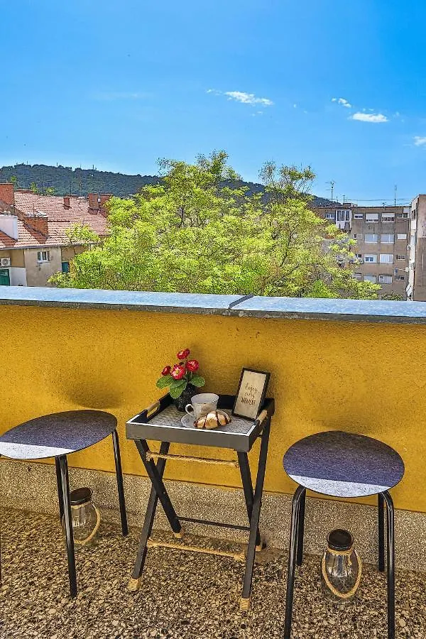 Cozy Apartment With Top View Split 0*,