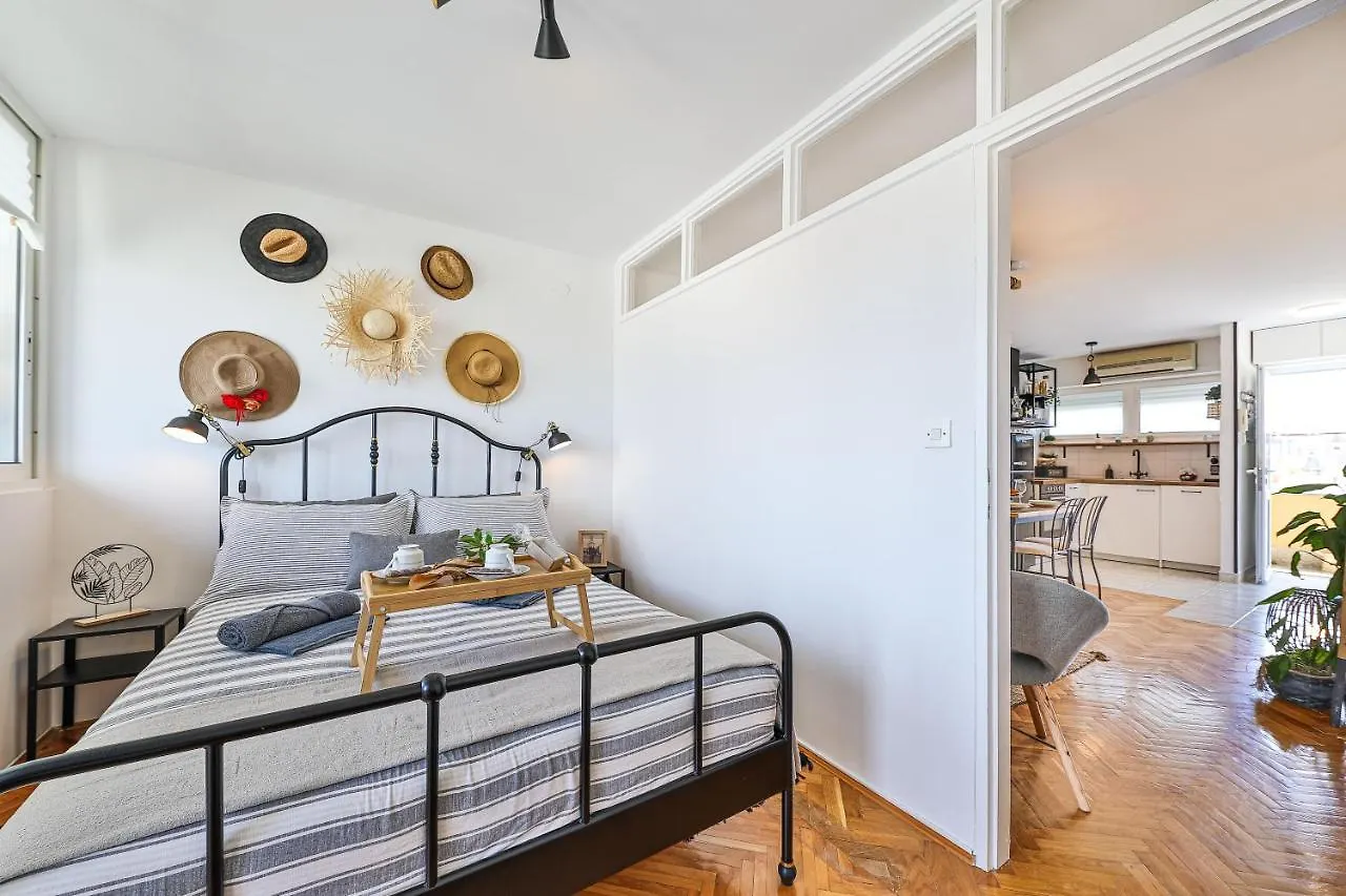 Cozy Apartment With Top View Split
