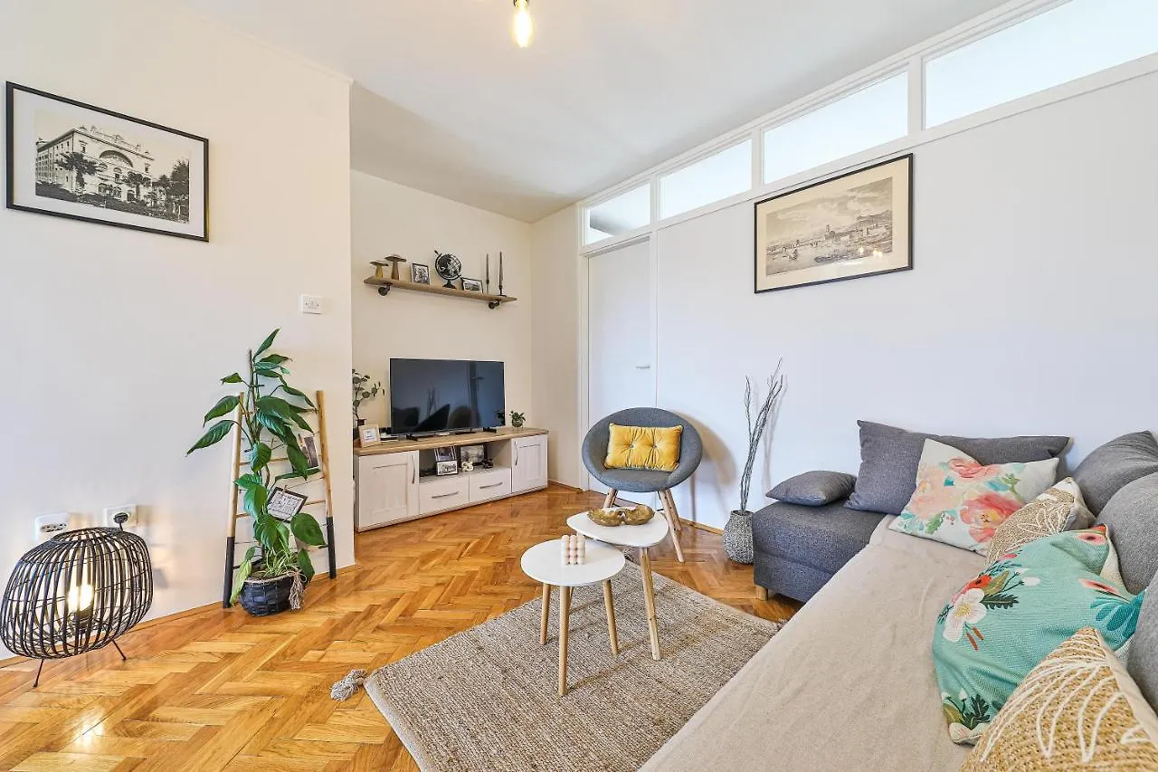 Cozy Apartment With Top View Split