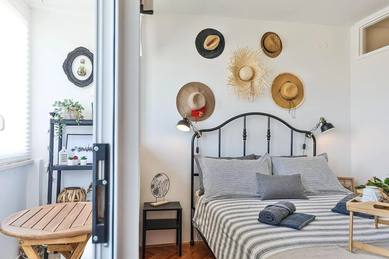 Cozy Apartment With Top View Split